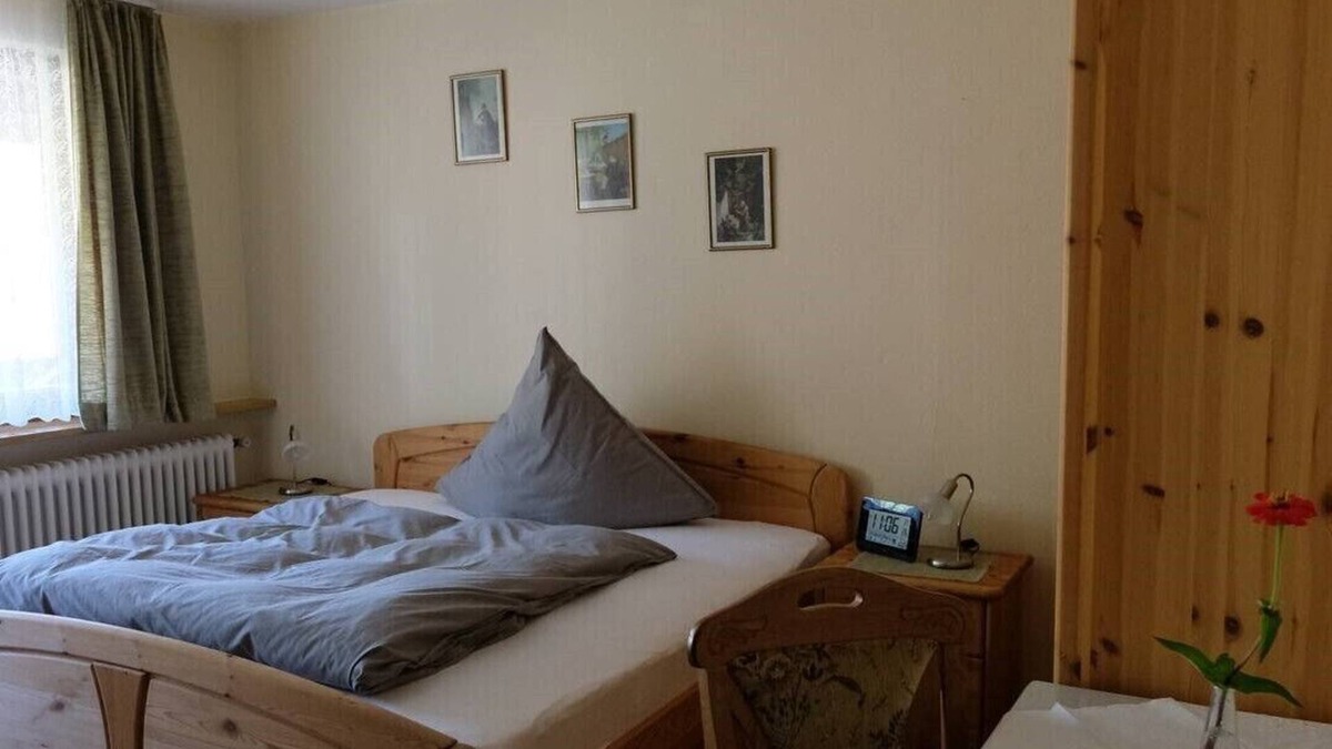 Gutach Apartment | Guest room fir with toilet and shower