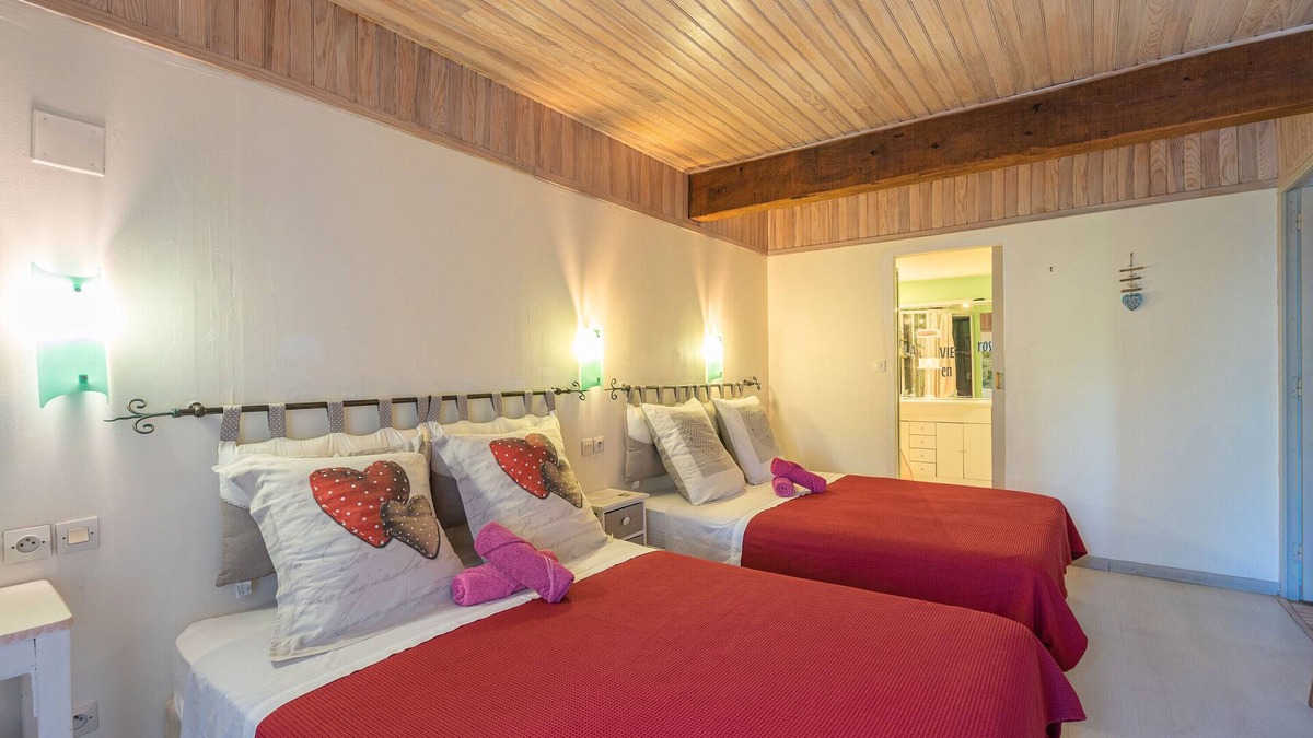 Marennes Bed & Breakfast | Guest Room 'Coup De Cœur' with Shared Terrace, Private Garden, and Wi-Fi
