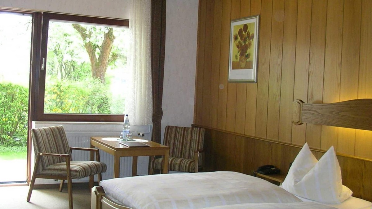 Erbach Cottage | Guest Room 2 - Cafe Best Guest Room