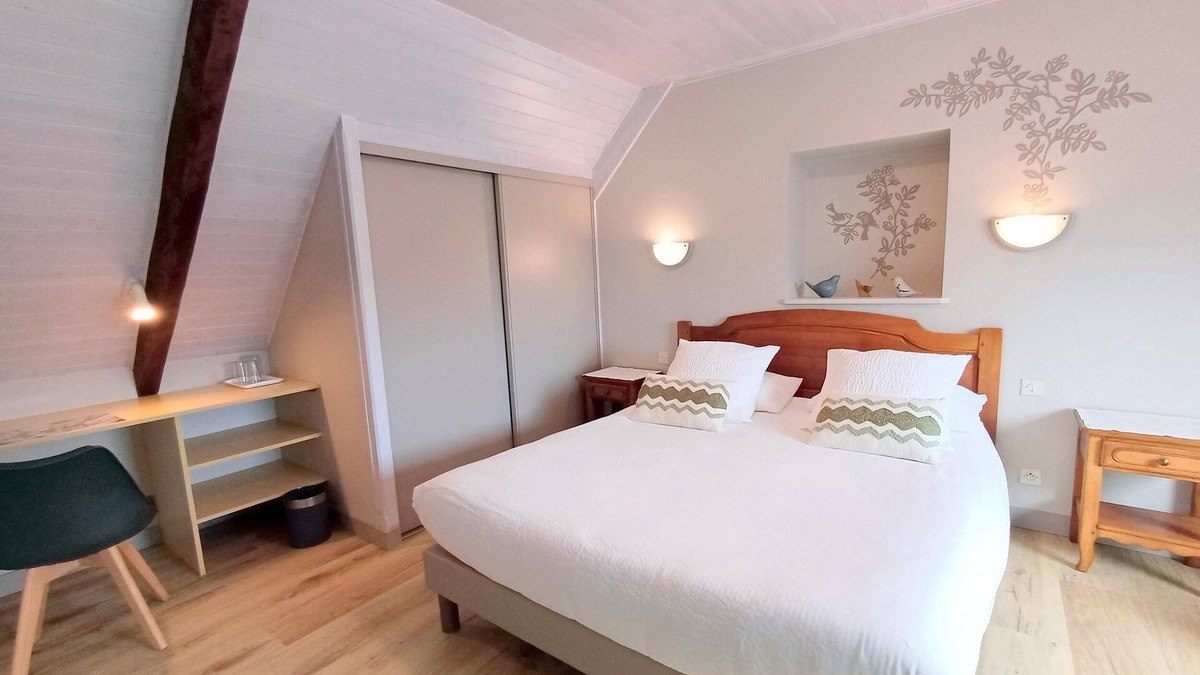 Mahalon Bed & Breakfast | Guest Room 3 of Kerantum with Shared Terrace, Shared Garden, and Wi-Fi