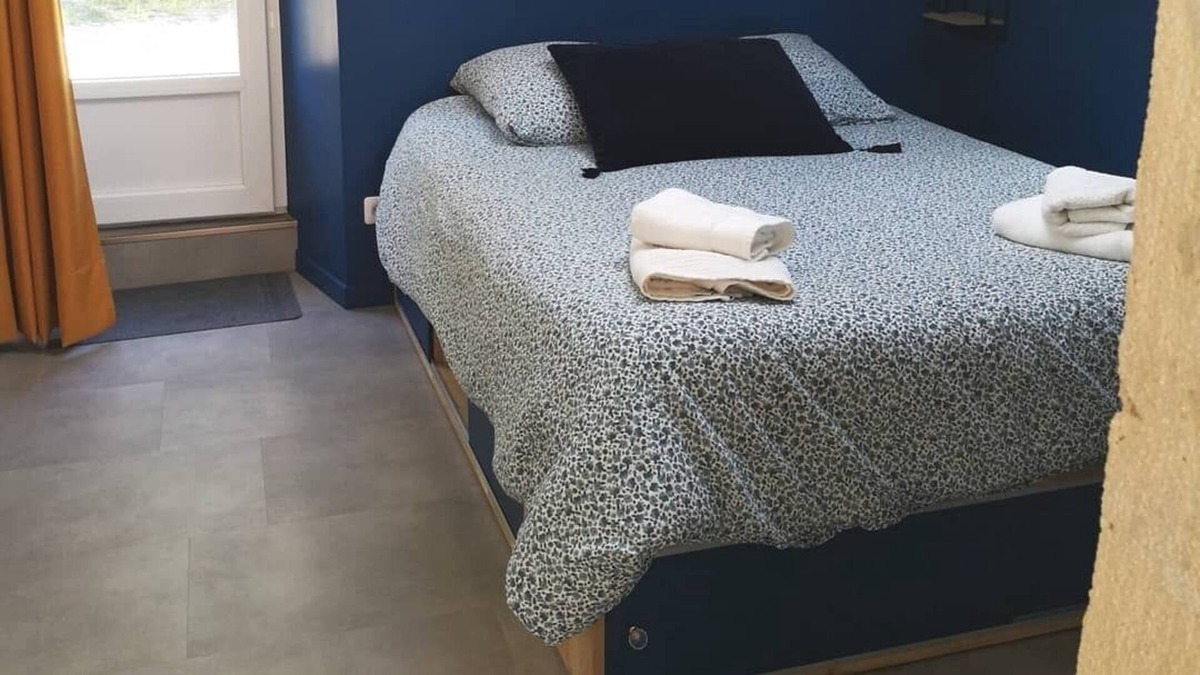 Curzon House | guest room between land and sea