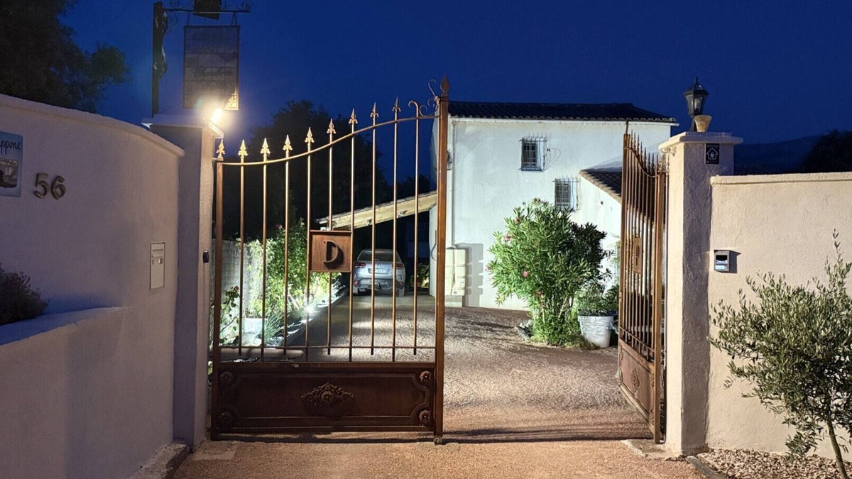 Nans-les-Pins Bed & Breakfast | Guest Room 'Bleuets' with Mountain View, Wi-Fi and Air Conditioning
