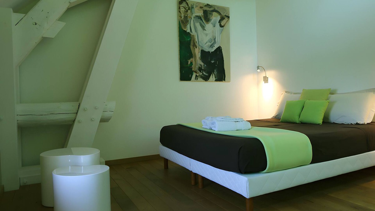 Beaumont-sur-Grosne Bed & Breakfast | Guest Room 'Tilleul' with Shared Pool, Shared Terrace and Wi-Fi