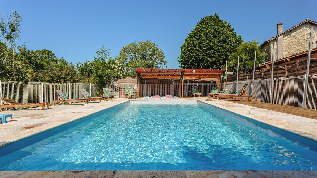Genouille Bed & Breakfast | Guest Room 'Saphir' with Lake View, Wi-Fi and Air Conditioning