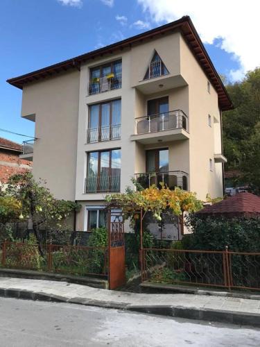 Zlatograd House | Guest Rooms Profirov
