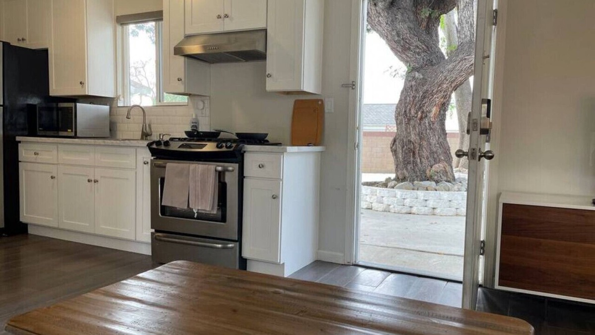 Glendora House | Guest Studio. Private Entrance. Safe Neighborhood.