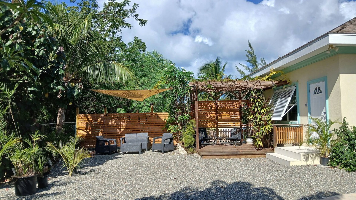 Patricks Island Apartment | Guest suite in a quiet, cozy neighbourhood in Cayman 1 min drive to the beach!