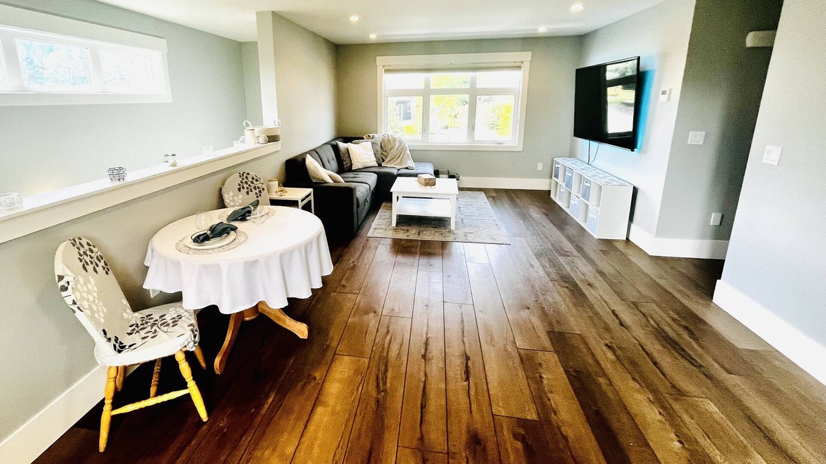 Regional District of Nanaimo House | Guest suite in Fairwinds! 2 minutes from golf course w/putting green in yard!
