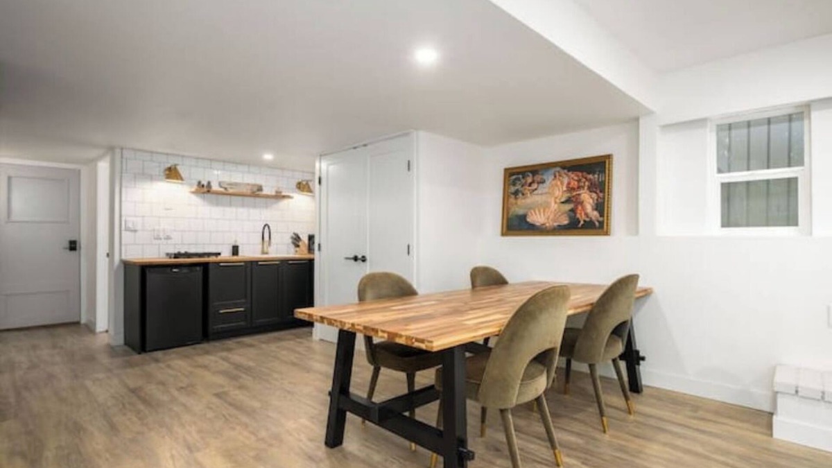 Pemberton Heights House | Guest Suite on the North Shorenn