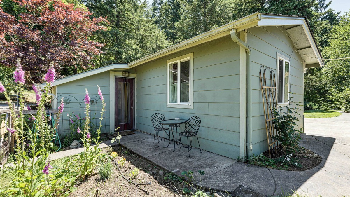 Marcola Apartment | Guest Suite on Mtn-View Springfield Farm