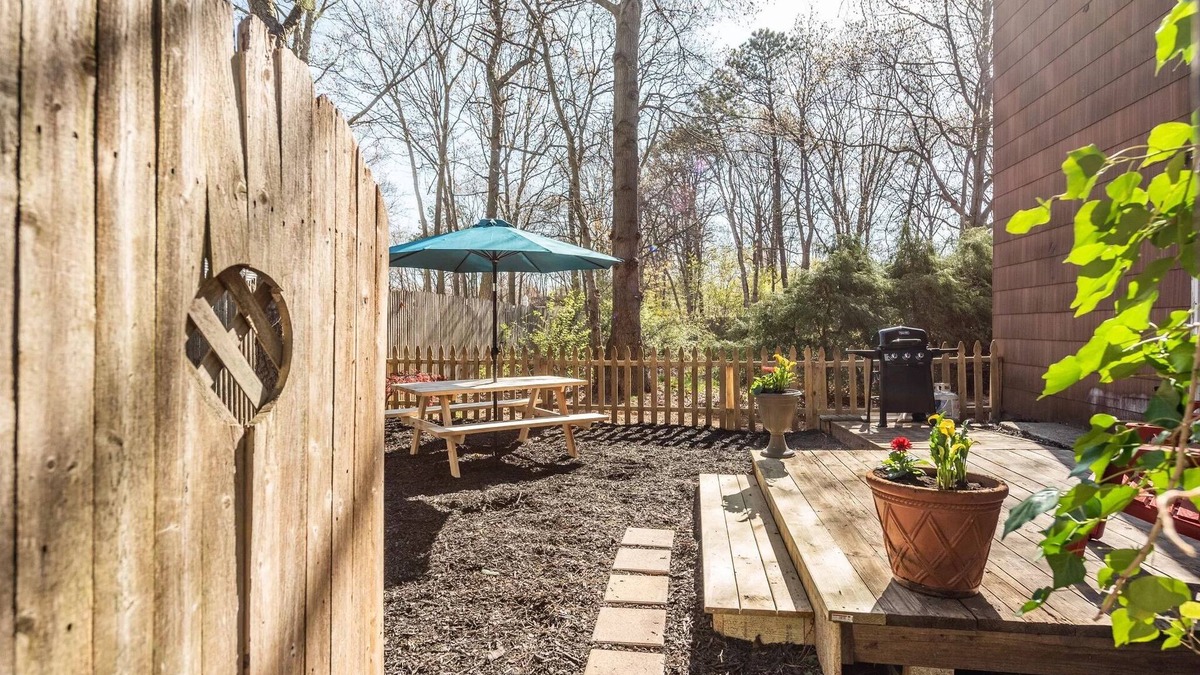 Medford Apartment | Guest Suite W/BOAT RENTAL and Backyard!