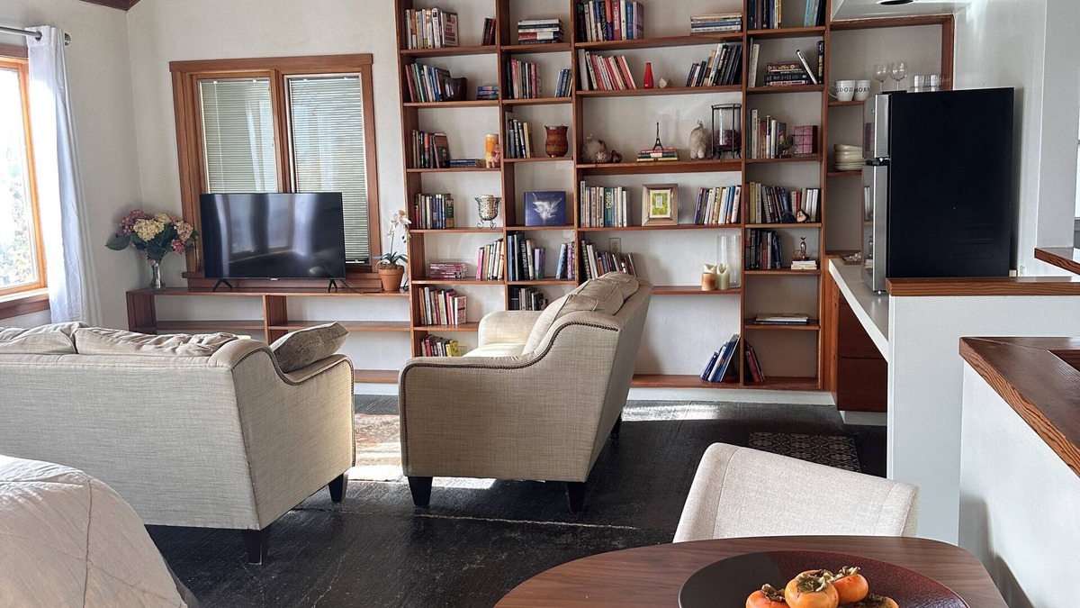 Benicia Apartment | Guest Suite with Water Views
