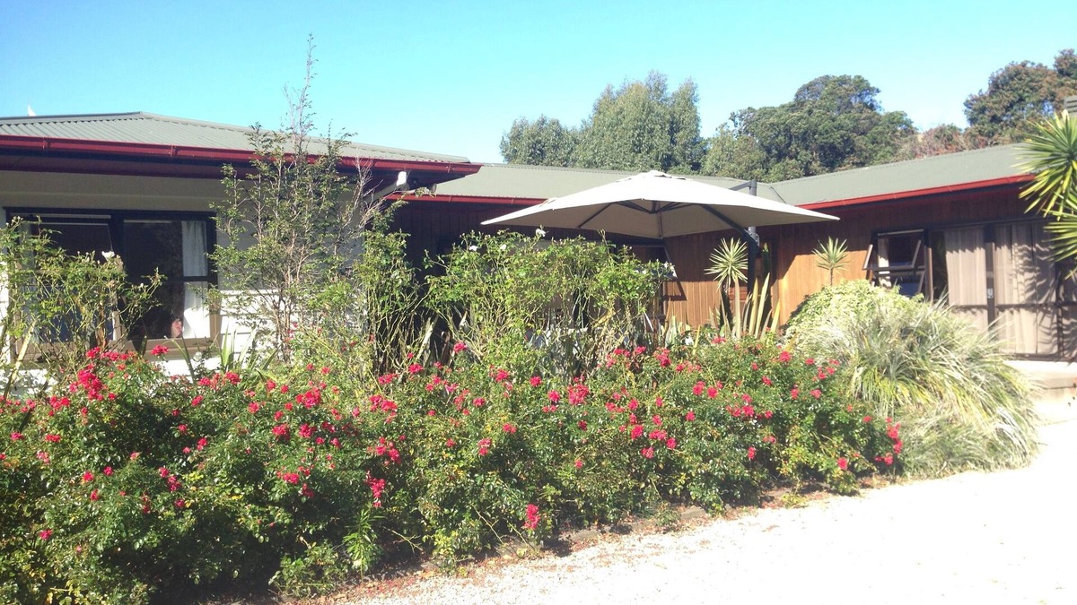 Gisborne House | Guest wing in beautiful sheltered garden close to beach