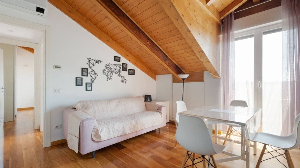 Lambrate Apartment | GuestHost- Milano Lambrate Cosy Balcony Apartment