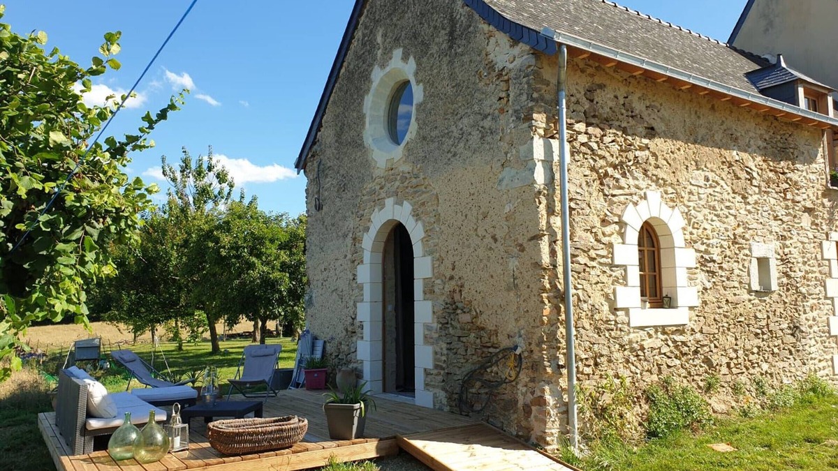 Bazouges-sur-le-Loir Bed & Breakfast | Guesthouse near La Flèche - Pets Allowed - Breakfast Included