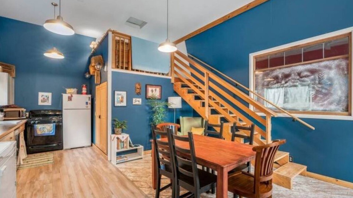 Gatewood Cottage | Guesthouse 1/4mi to Lowman Beach! Outdoor patio and firepit, wood fireplace