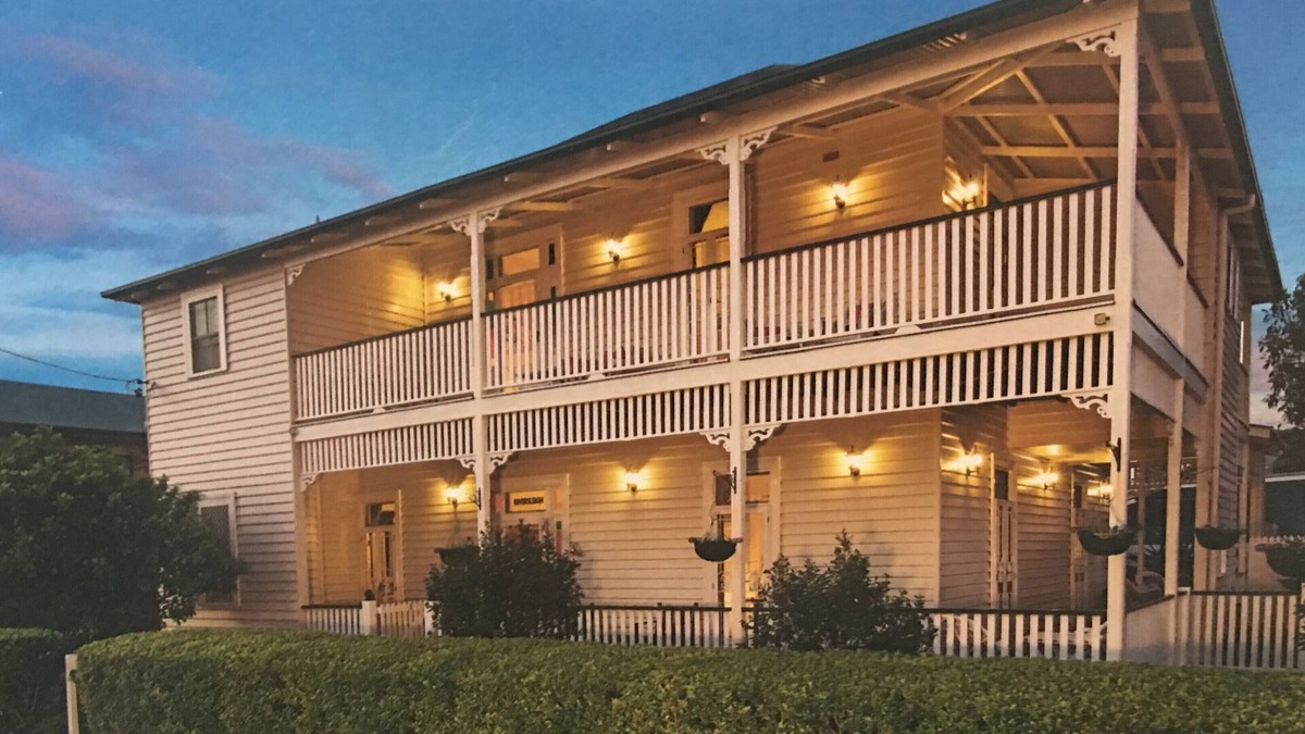 Ballina House | Guesthouse 5 bed 5 bath - Central location 2 mins walk to beach and cafes