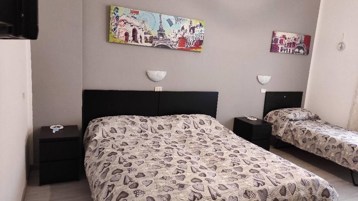 Quartiere XXXIV Lido di Ostia Levante House | Guesthouse 5min. from GdiF barracks, sea and Lido Centro station