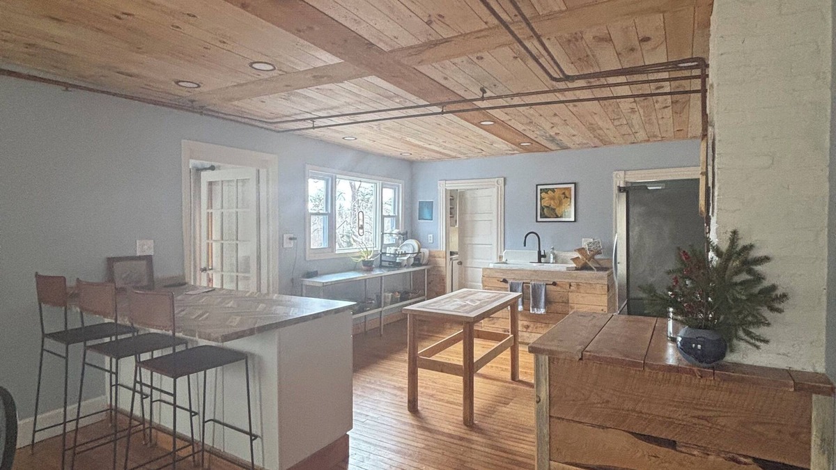 Temple Apartment | guesthouse at The Root