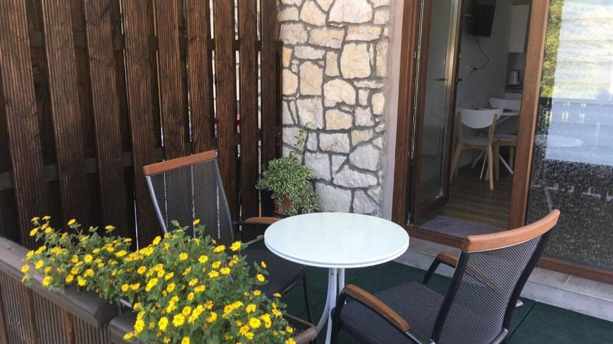 Jezerce House | Guesthouse Family Bosnic - Suite Room with Balcony and kitchenette