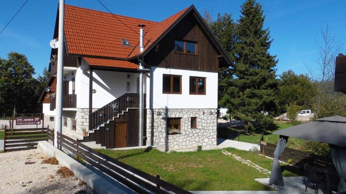 Jezerce House | Guesthouse Family Bosnic - Double Room with Balcony - 3 - 4