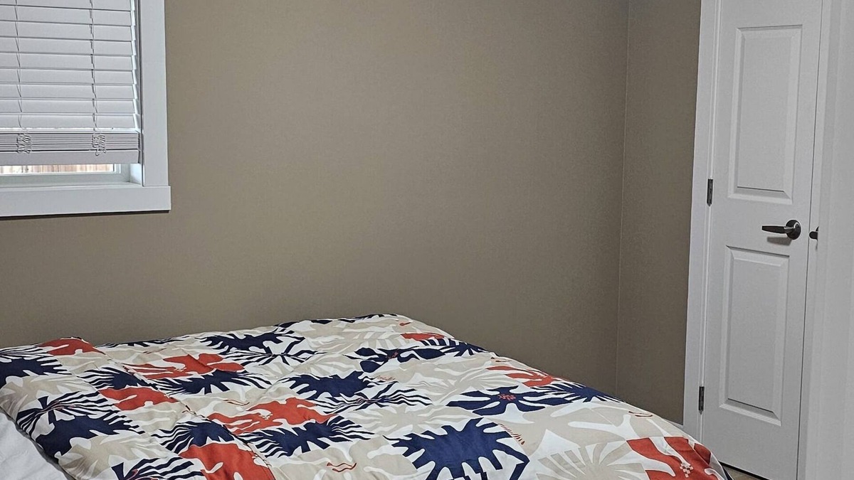 Airdrie Apartment | Guesthouse in Airdrie-South West