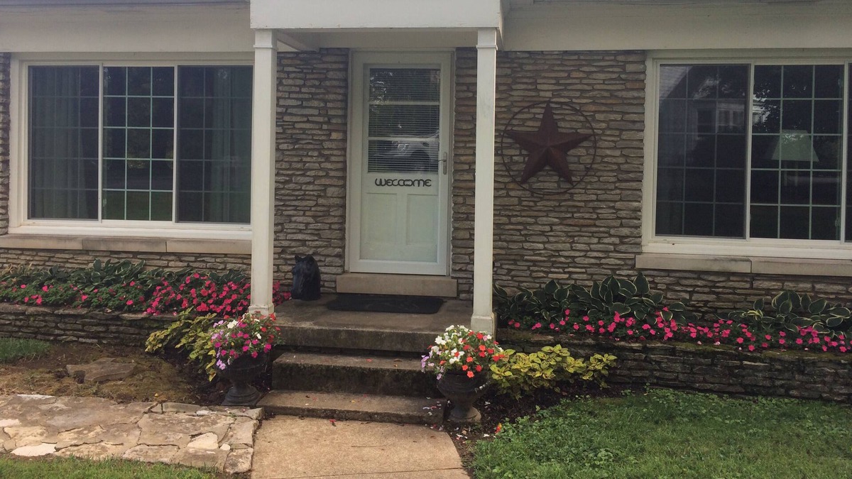 Lexington Cottage | GuestHouse on Kentucky Working Thoroughbred Horse Farm