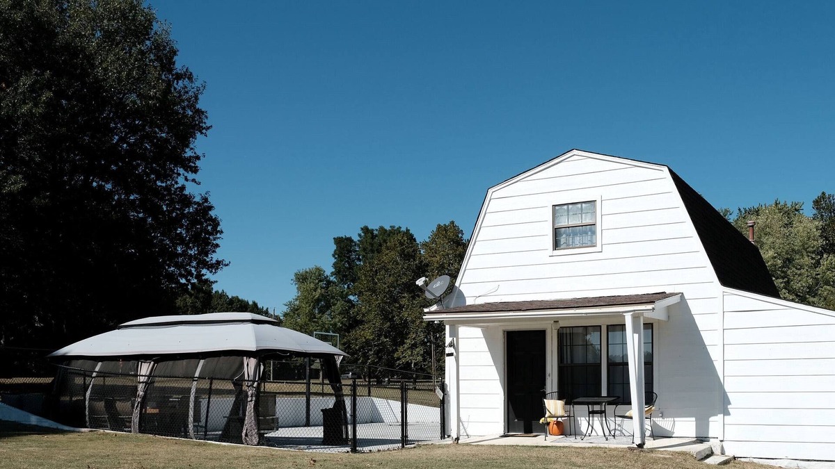 Sand Springs House | Guesthouse on Sunset