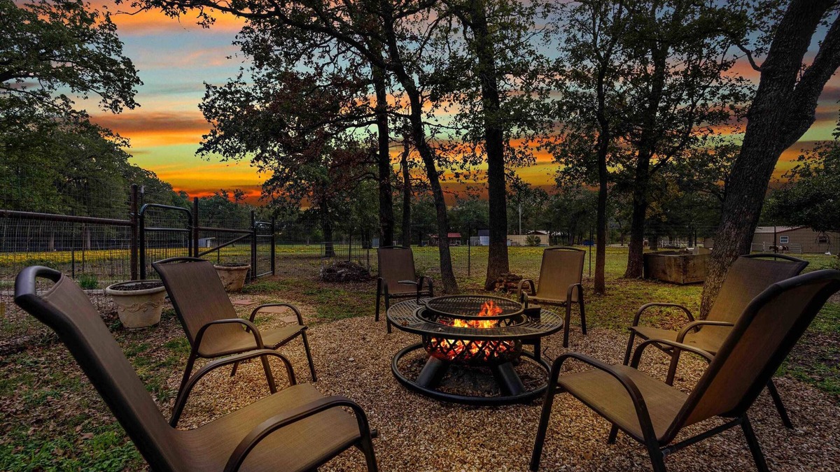 Waco House | Guesthouse with a Game Room! 17 min to Silos!