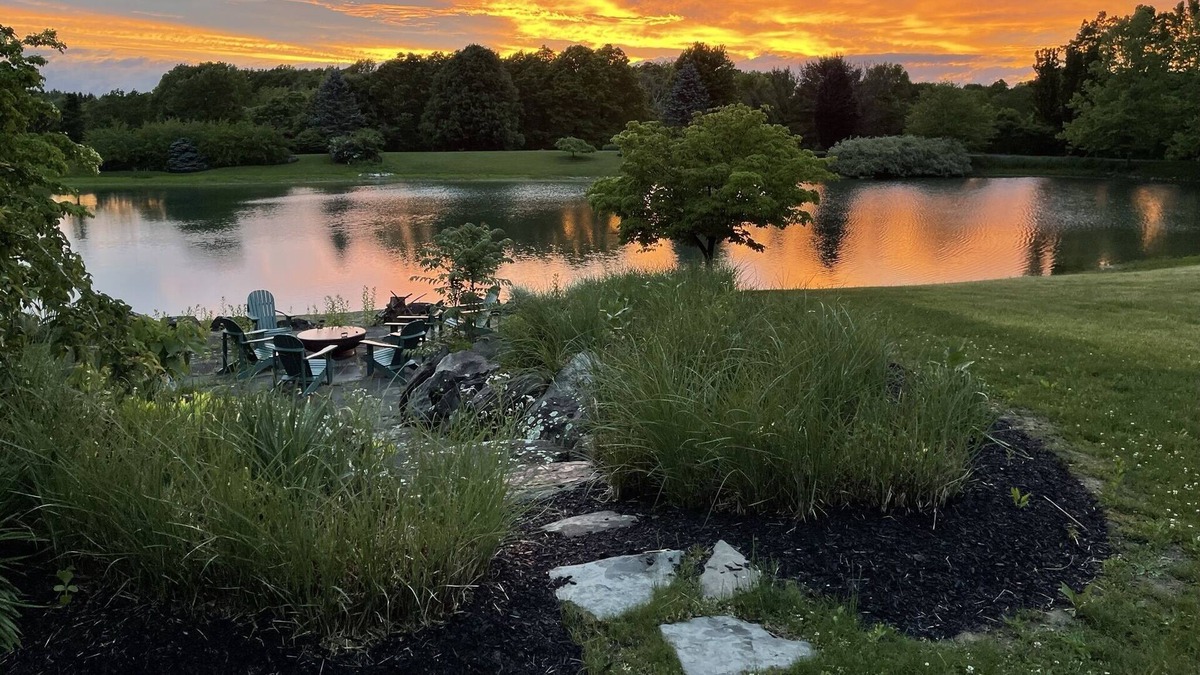 Red Hook Cottage | Guesthouse with Catskill views, private pool, hot tub, and lake