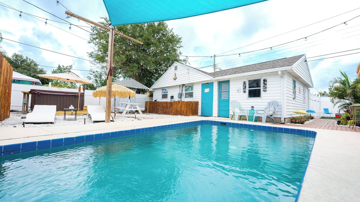 St. Petersburg - Clearwater House | Guesthouse with jacuzzi & pool access in St. Petersburg, Near Downtown & Beaches