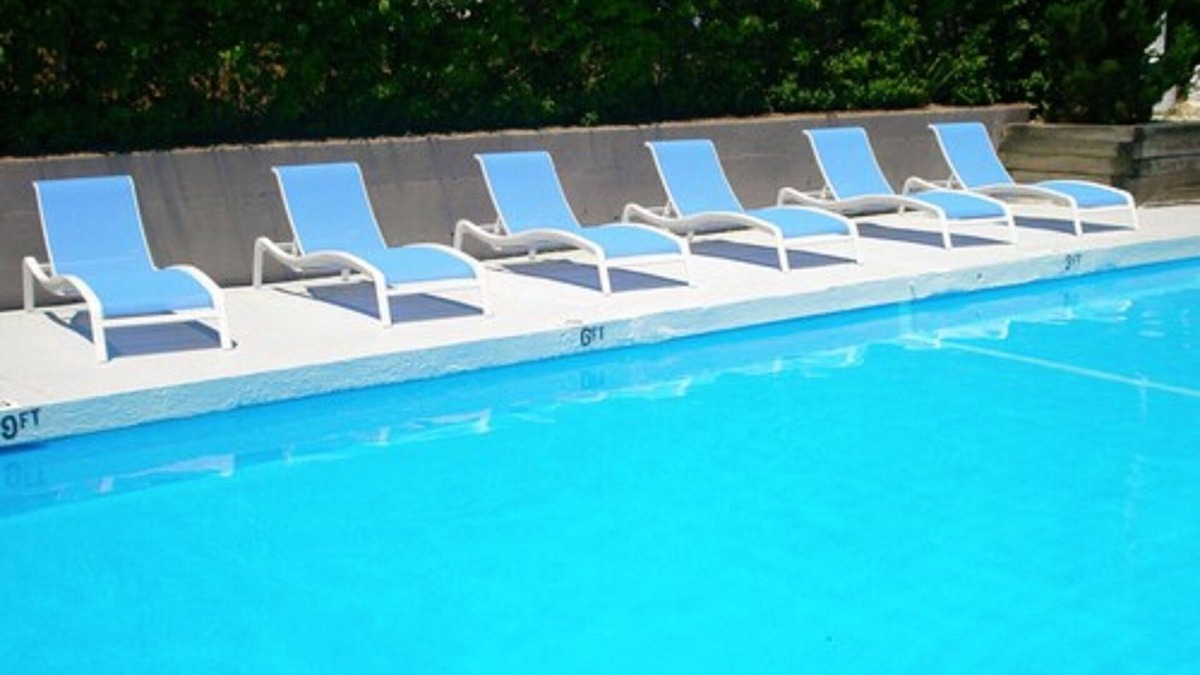 West Dennis Hotel | GuestLodge