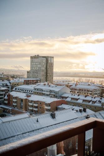 Pitea Apartment | Guestly Homes - 1BR Harbor View Suite, Top Floor 9th