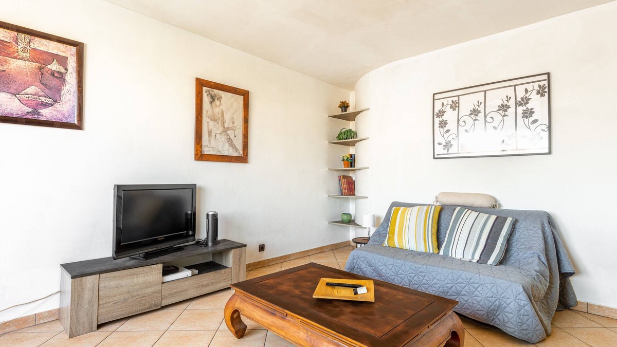 Louis Bertrand-Mirabeau-Semard Apartment | GuestReady - A Beautiful Apartment Close to the Center of Paris