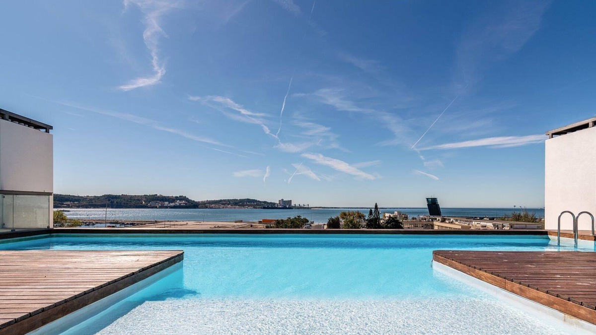 Alges Apartment | GuestReady - Alges Apt with Stunning Rooftop Pool