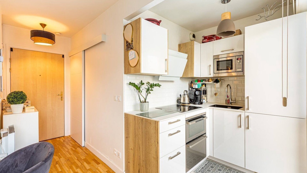 Clichy Apartment | GuestReady - Bright home with Private Balcony