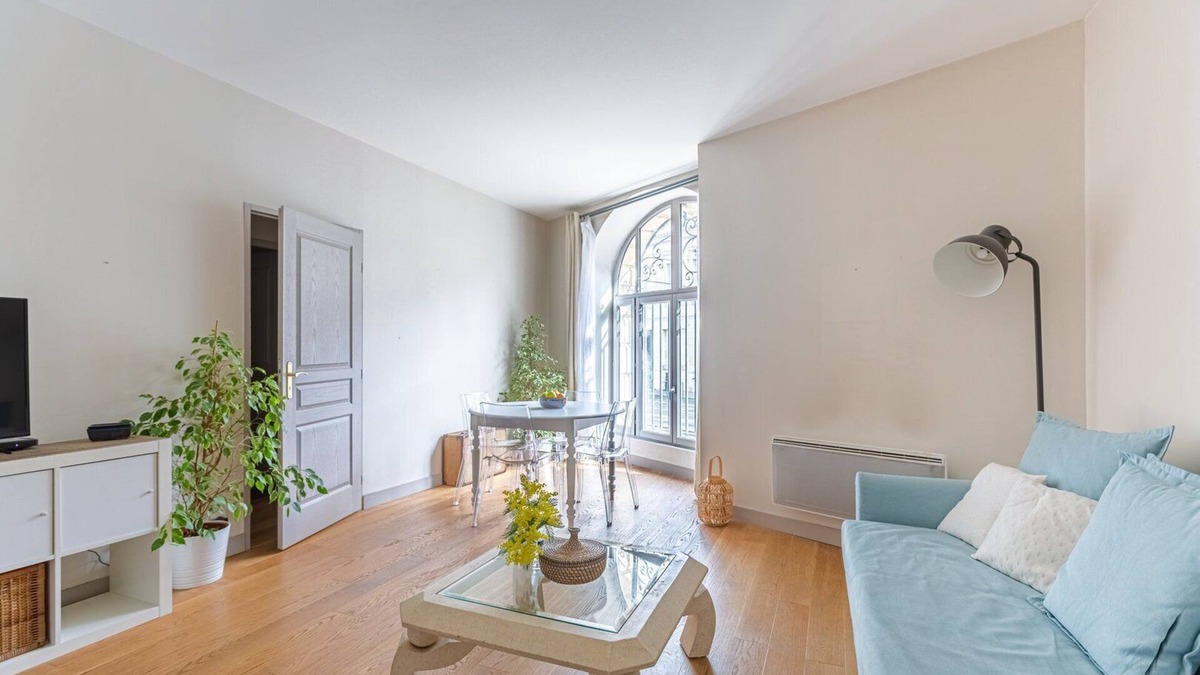 Saint Genes Apartment | GuestReady - Bright in the center