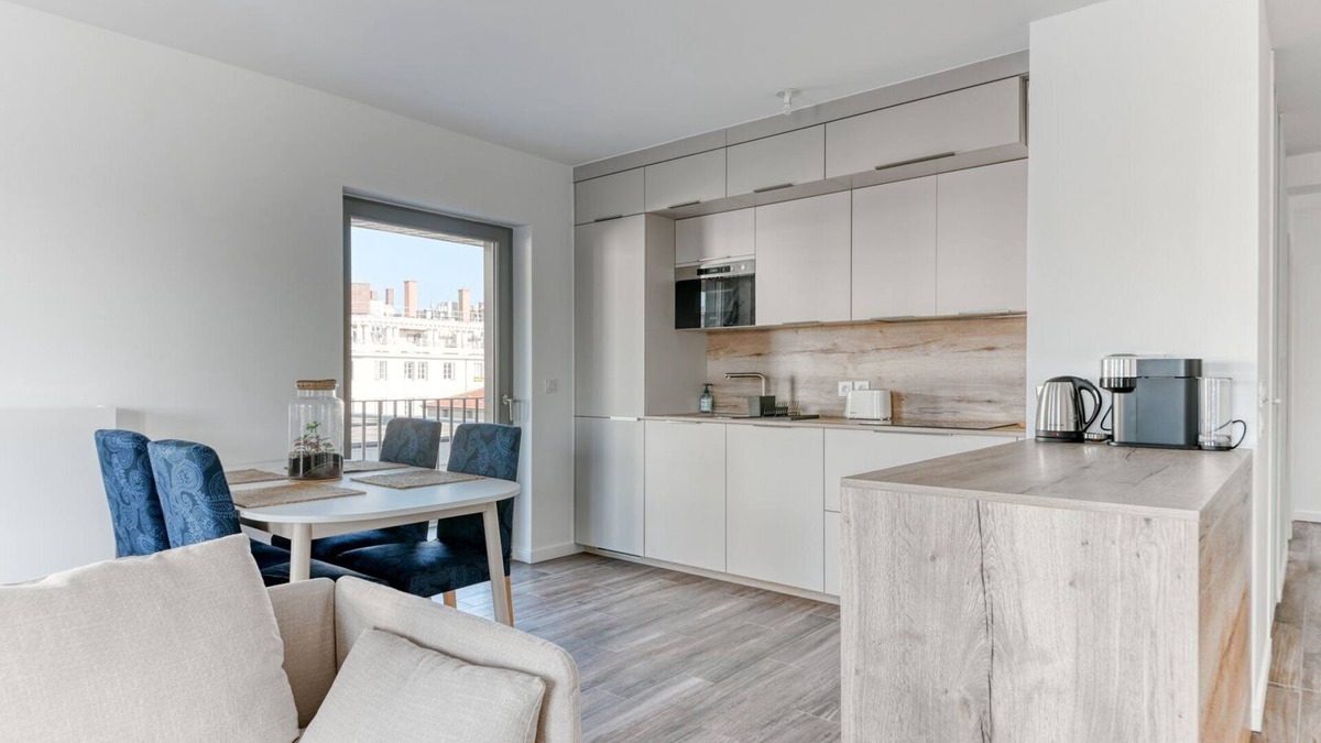 Yves Farge - Le Fleuve Apartment | GuestReady - Charming getaway with a terrace