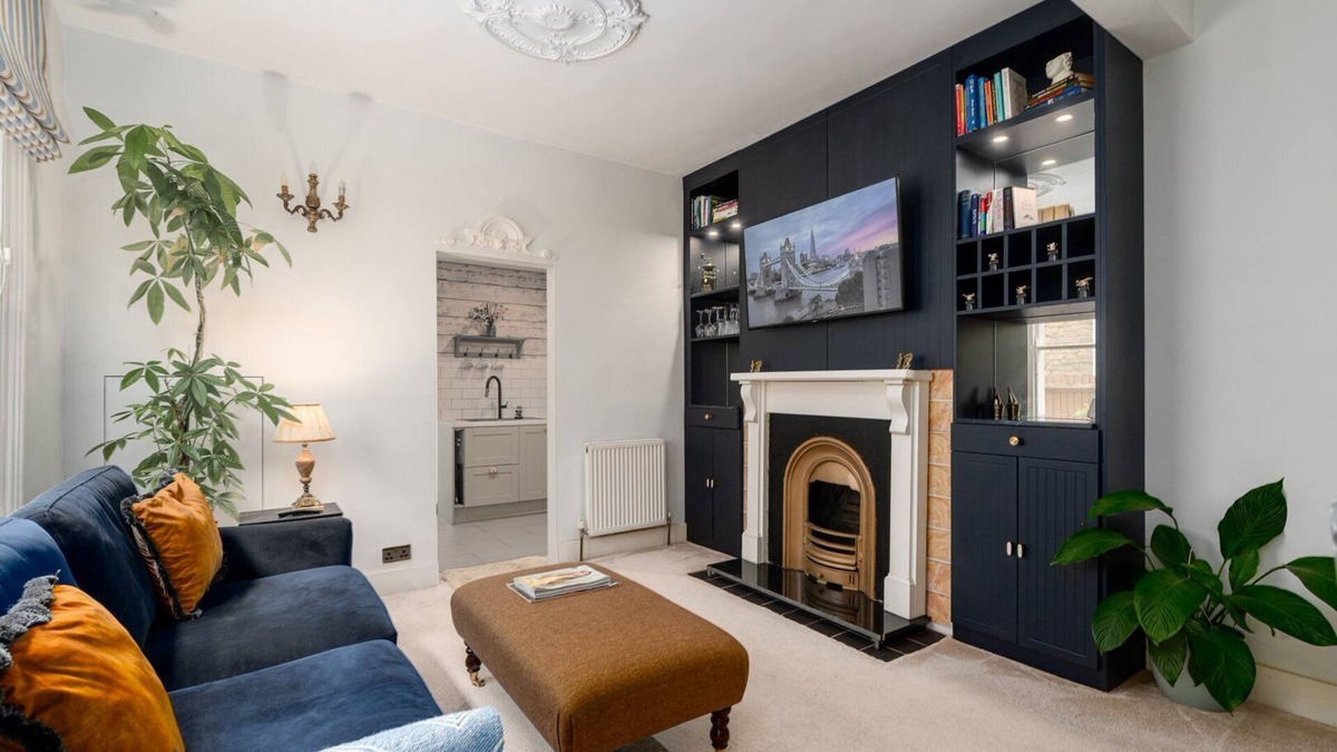 Southfield Apartment | GuestReady - Charming stay with garden in London