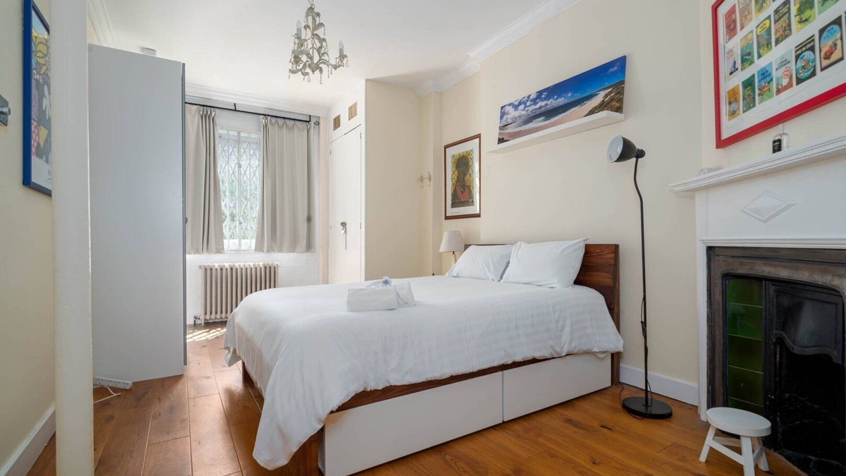 Camberwell Green Apartment | GuestReady - Former Pub Flat