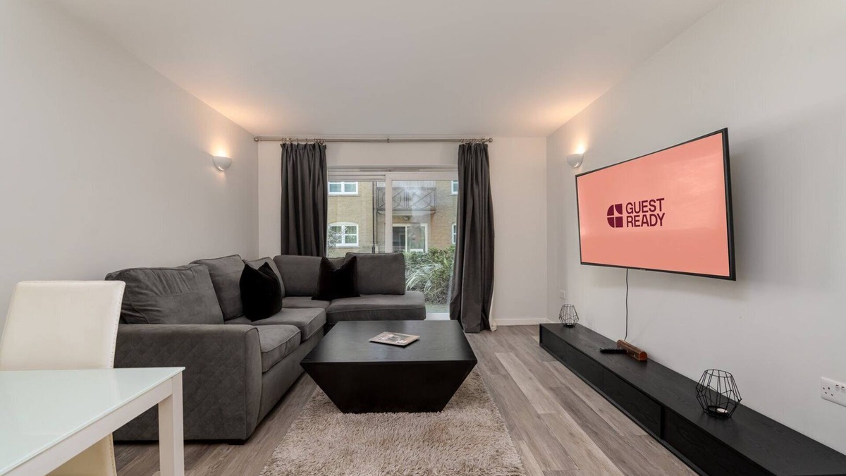 Custom House Apartment | GuestReady - Lovely home in London