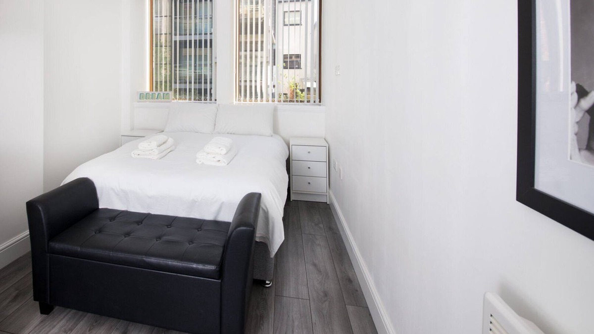 Liverpool City Centre Apartment | GuestReady - Monochromatic Retreat