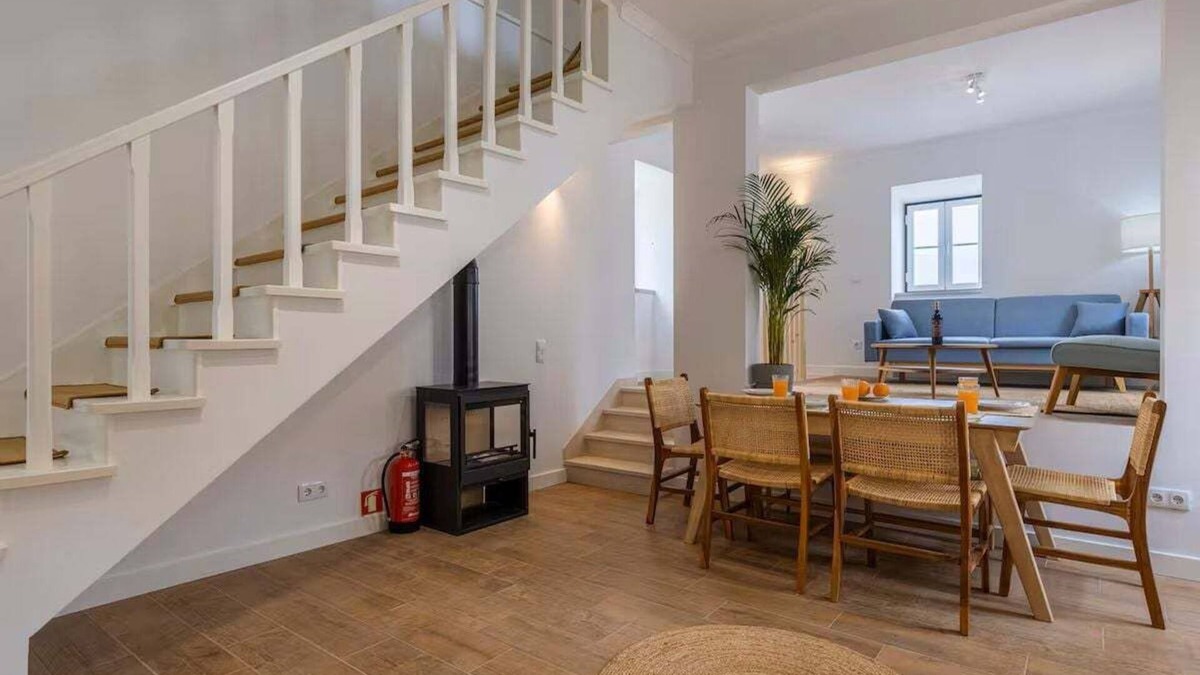 Almocageme House | GuestReady - Romantic nook in Adraga