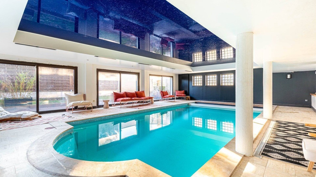 Epinay-sur-Seine Villa | GuestReady - Serene Retreat with Poolside Bliss