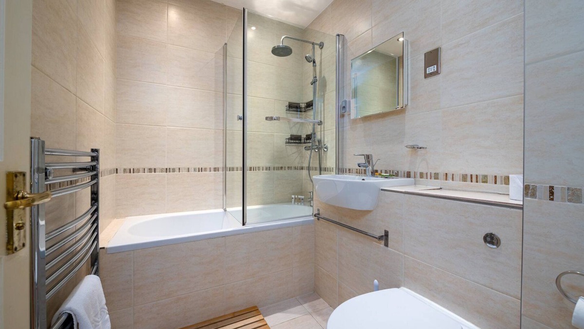 Docklands Apartment | GuestReady - Sunny Victoria Hall