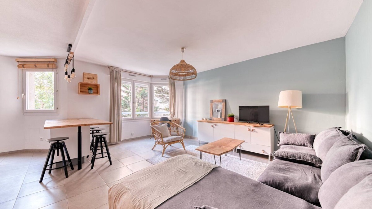 Saint Michel - Mairie Apartment | GuestReady - Sunny Japandi in Central Lyon