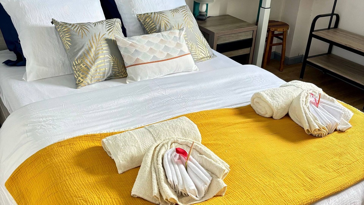 Les Avirons Bed & Breakfast | Guestroom Les Avirons, 2 bedrooms, 4 persons