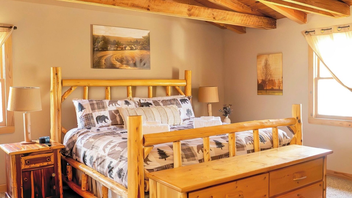 Mount Saint Francis Cabin | Guests RAVE: Secluded, clean, and endless amenities!