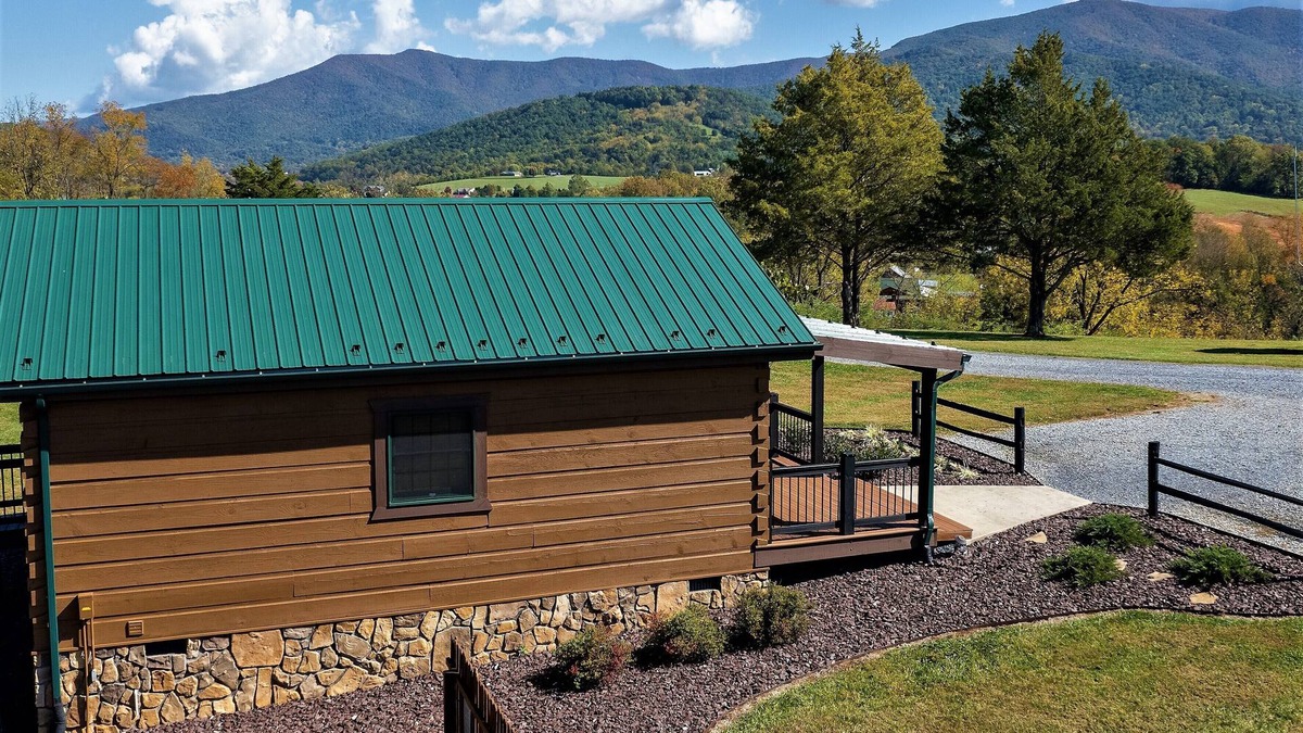 Stanley Cabin | GUESTS RAVE: Super Clean. LURAY Log Cabin Mountain Views Hot Tub Stone Fireplace