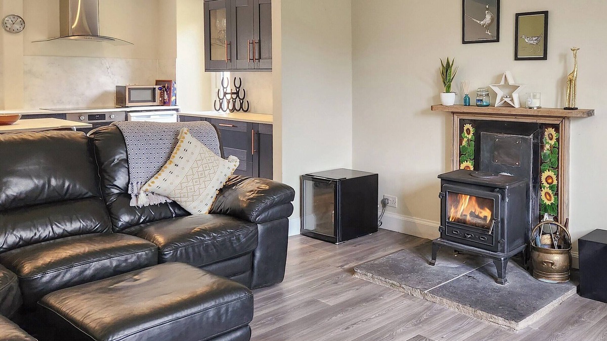 Hawick Cottage | Guests will love this peaceful rural property.